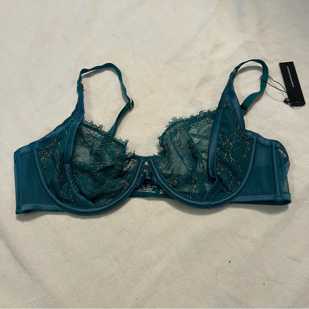 New with tag. Ivy Lounge underwired lace bra. Size 34 D.